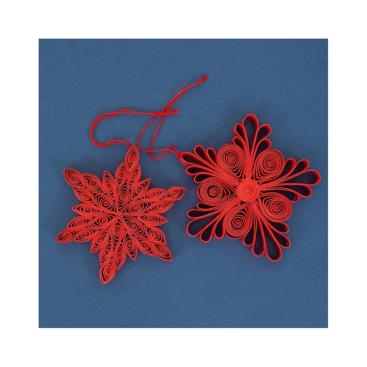 Håndlavet papirpynt - ''Quilled stars'' - rød - 2 stk.