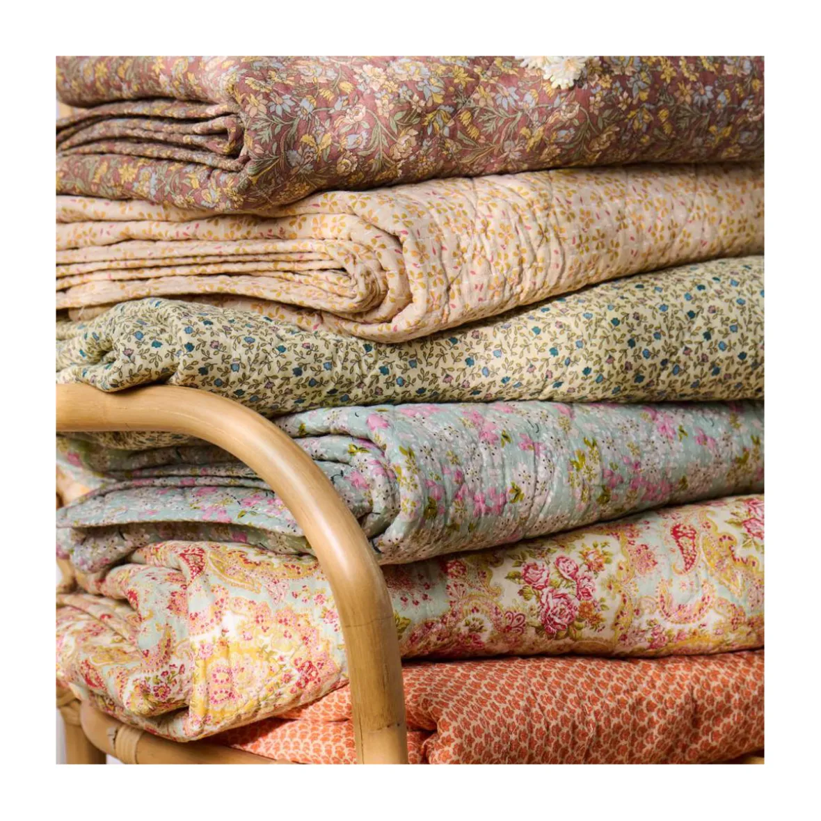 Quilt tæppe - beige m/gule, grønne og hindbærfarvede blomster